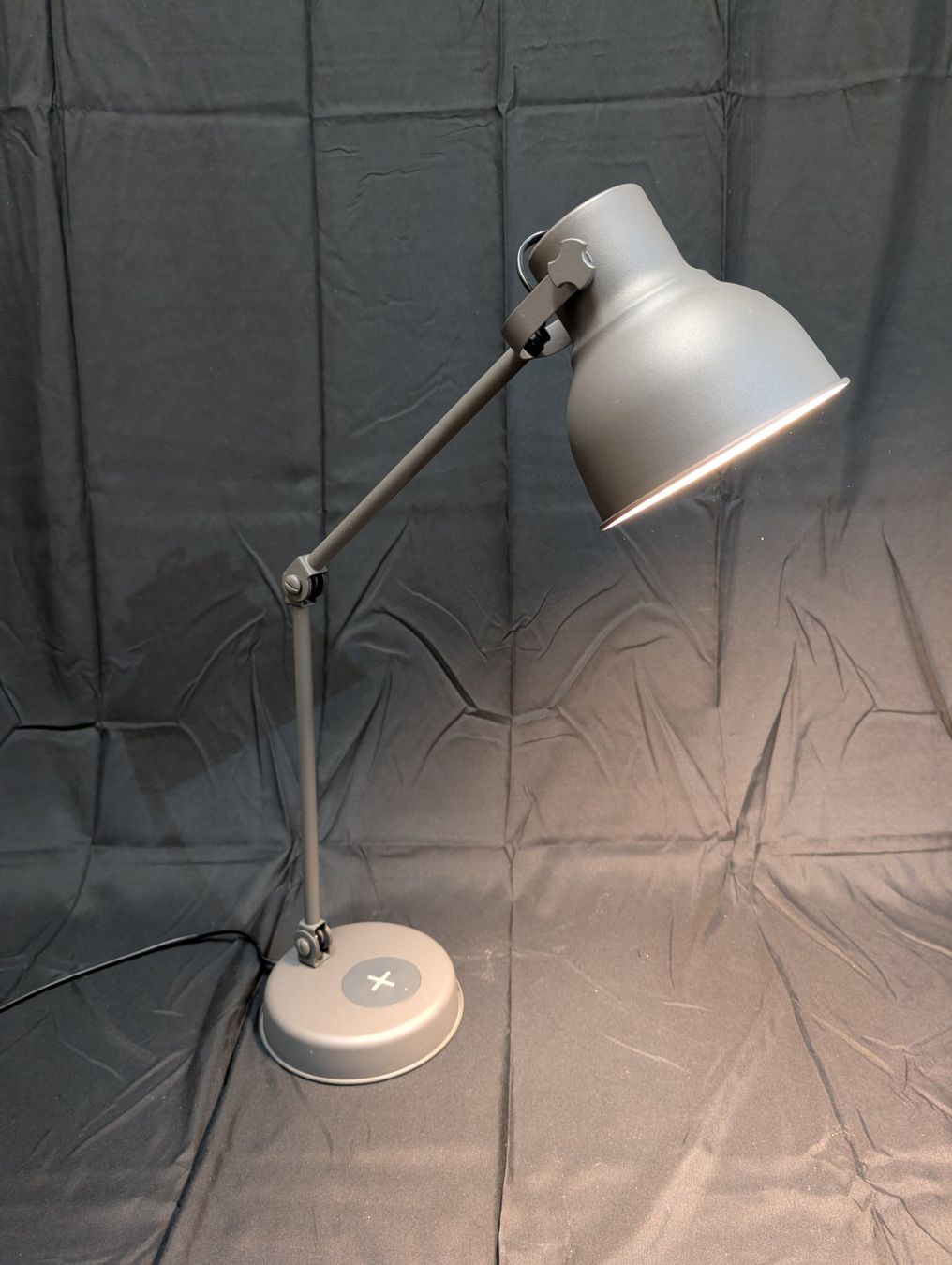 Ikea Lampade: IKEA Hektar Schreibtischlampe mit Qi-Ladepad & USB – Usato da Wiezikon b.Sirnach venduto da Romsche