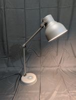 IKEA Hektar Schreibtischlampe mit Qi-Ladepad & USB