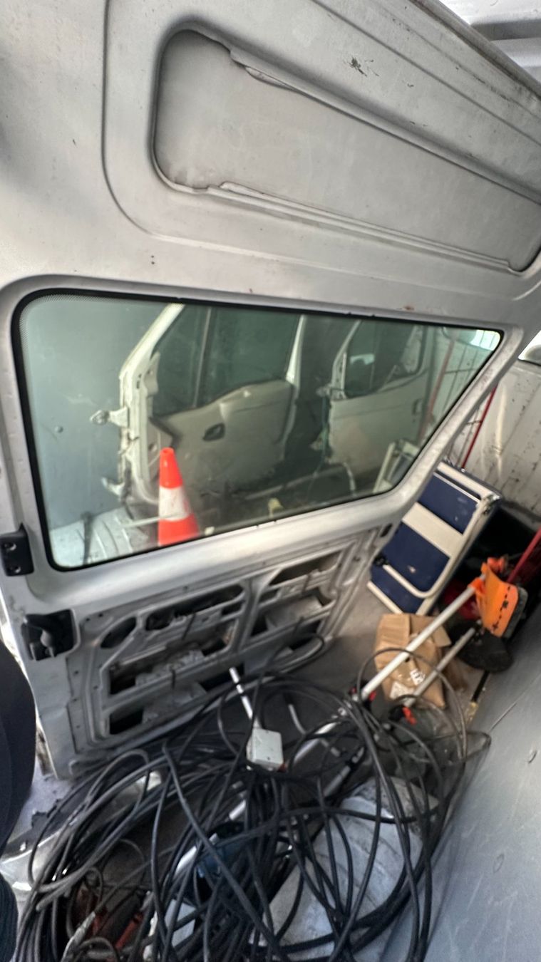 Renault Tutti pezzi di ricambio auto: Schiebetür rechts H2 Renault Master 2002 – Usato da Dübendorf venduto da rog_8pqk 5