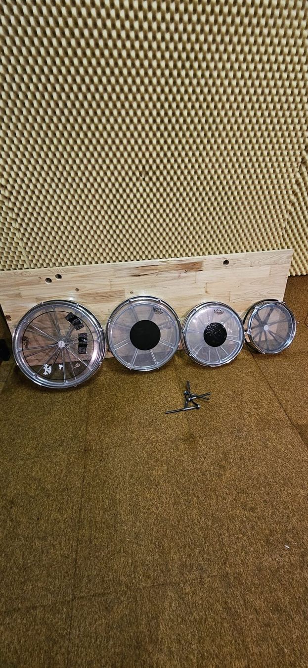 Strumenti musicali: Vintage Remo Rototoms – Usato da Rapperswil SG venduto da Portschluessel