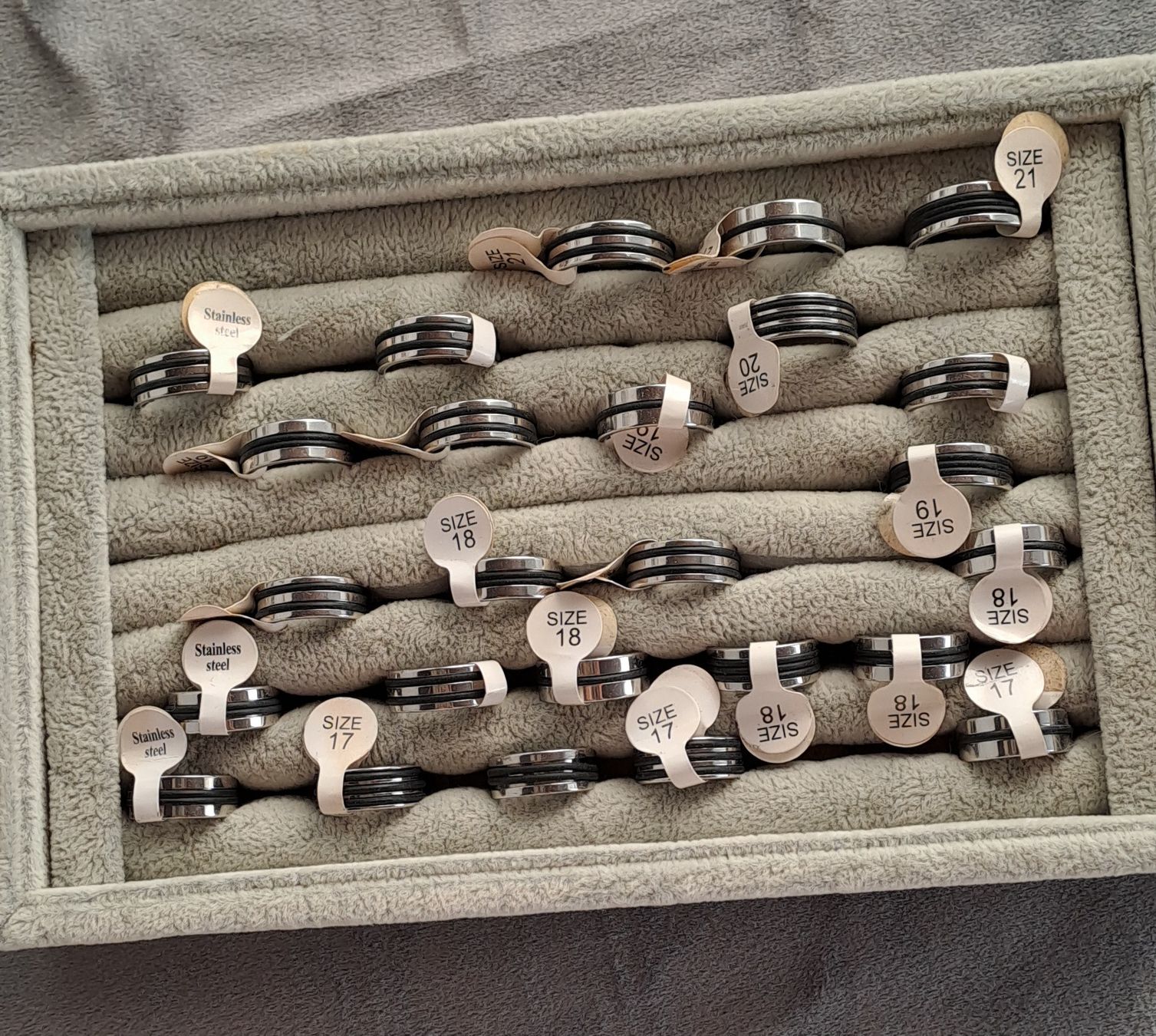 Autres bijoux: Restposten Ringe "Stainless steel" – Neuf (Voir description) à Sulgen par Bmabi