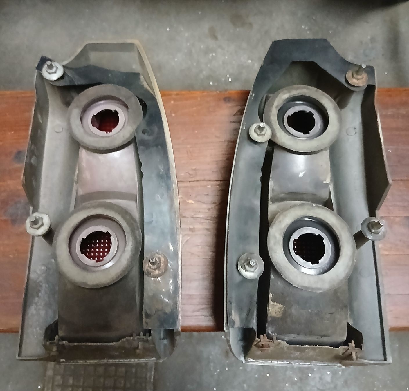 Fari: Feux arrière Oldsmobile 77 – Usato da la heutte venduto da Auto-stock 2
