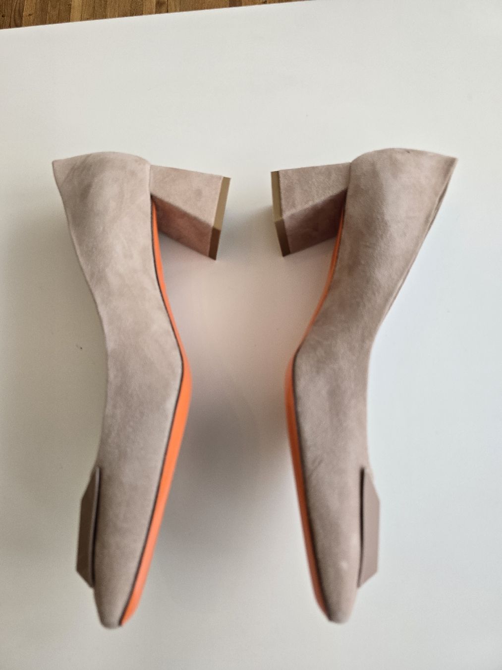 Santoni Scarpe da donna: Santoni Beige Suede Pumps 37 – Nuovo (secondo la descrizione) da Zürich venduto da luethifat 1