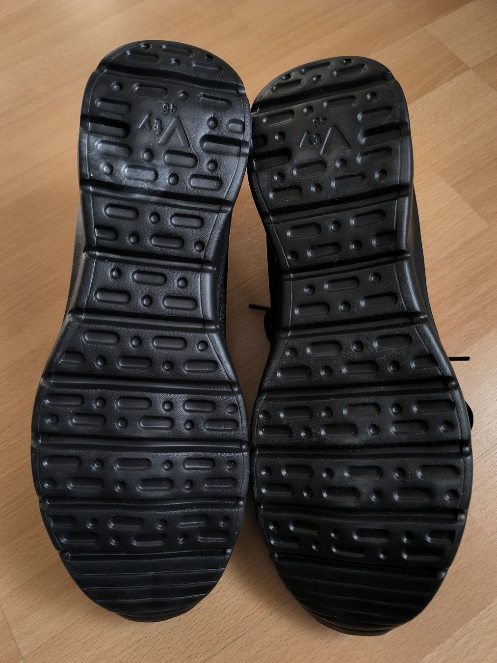 Scarpe da uomo: Neuer Turnschuh Grösse 46 – Nuovo (secondo la descrizione) da Oberdiessbach venduto da Zwerg82 3