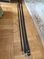 Lot de trois ceintures noires avec un porte ceinture