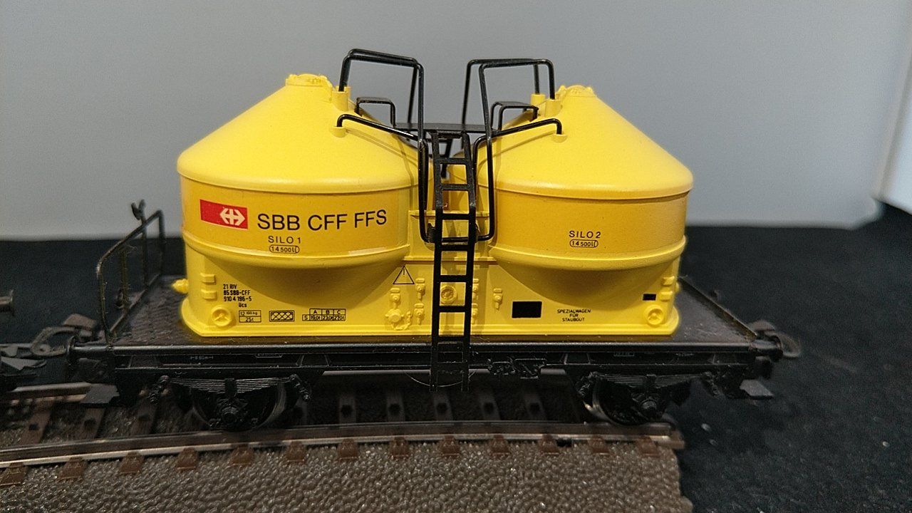 Märklin Modellini di ferrovie: 4 Märklin Silo-Behälter Wagen SBB/SNCF/DB – Usato da Uster venduto da Regenwurm61 1