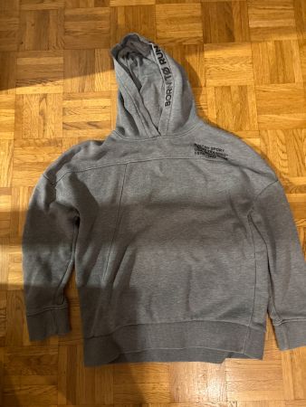 Pull à capuche gris Kiabi, 12 ans, parfait pour l'hiver!
