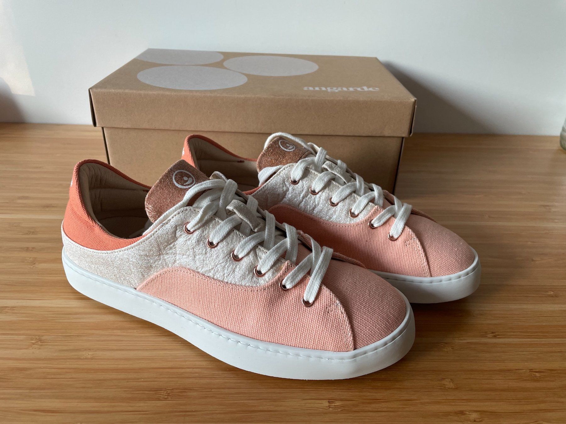 Scarpe da donna: Damen-Sneakers Angarde Gr. 38 NEU – Nuovo e nell'imballaggio originale da Gais venduto da ann_5jlh