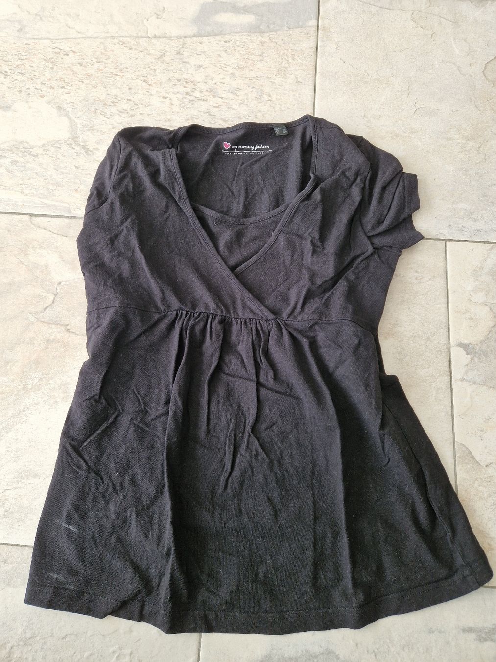 T-Shirts: Schwarzes Still-Top, Grösse 36/38 – Gebraucht aus Niederrohrdorf von Miripfiri
