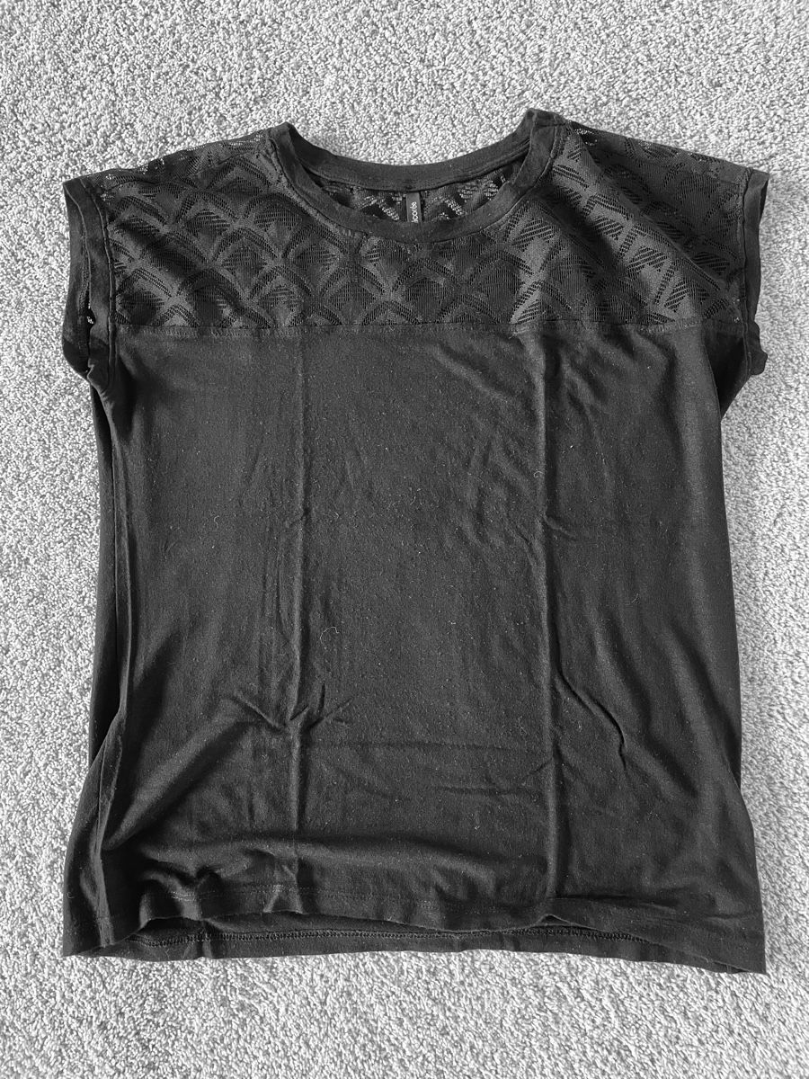 T-shirt: Black  – Usato da Herisau venduto da Ciaoschein 1