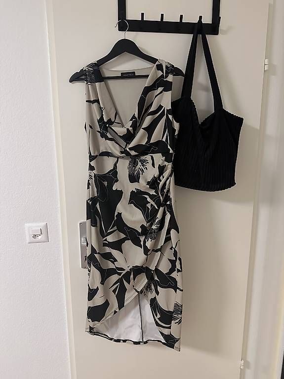 Kleider: Langes Kleid mit Wasserfallauschnitt – Neu und originalverpackt aus Solothurn von lov_mll8