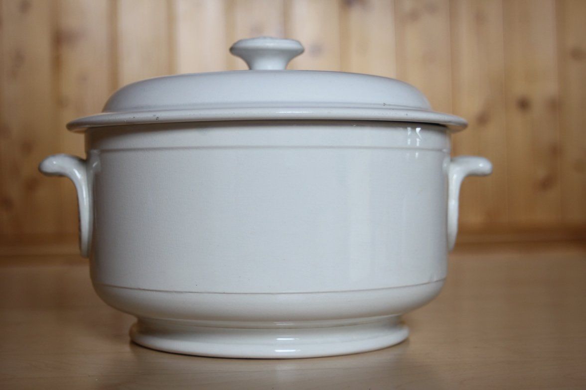 Ciotole: Alte, schöne Suppenschüssel mit Deckel – Usato da Sumiswald venduto da Lottie22