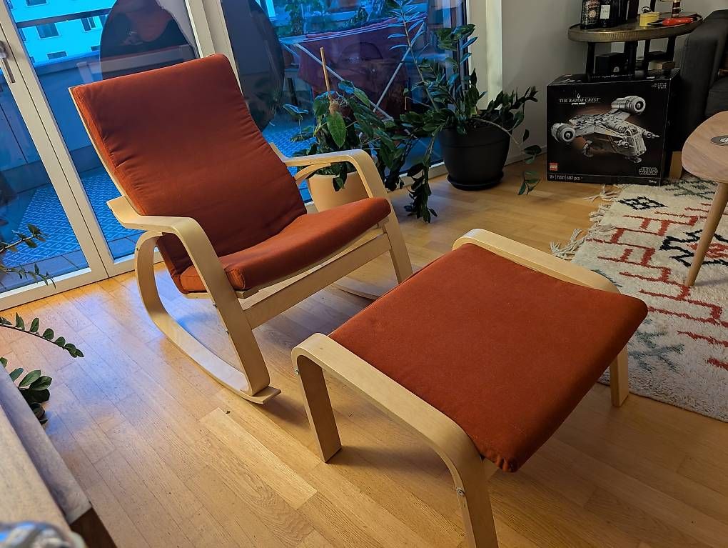 Ikea Poltrone: IKEA POÄNG Schaukelstuhl & Hocker + Custom Überzug – Usato da Zurich venduto da elizabettli 1