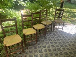 5 alte Tessiner Stühle