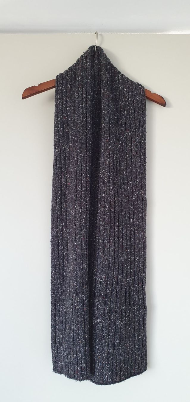 Gant Foulard & Sciarpe: Pull&Bear Schal original wolle im Grau – Usato da Zürich venduto da Leica.C89 1
