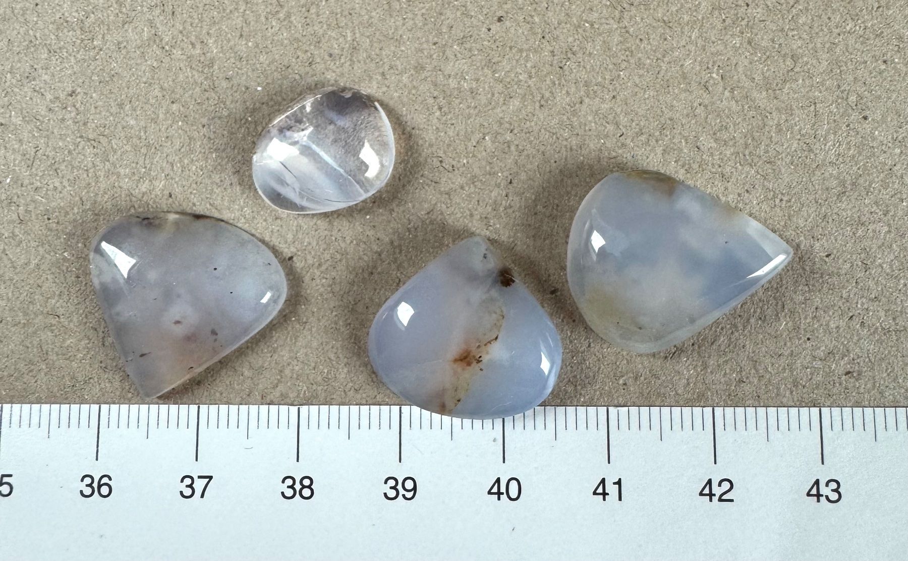 Pietre preziose: Calzedon.  Cabochons  top Sammlung.  wunder  schön poliert – Nuovo e nell'imballaggio originale da Leuggern venduto da gemshow 7