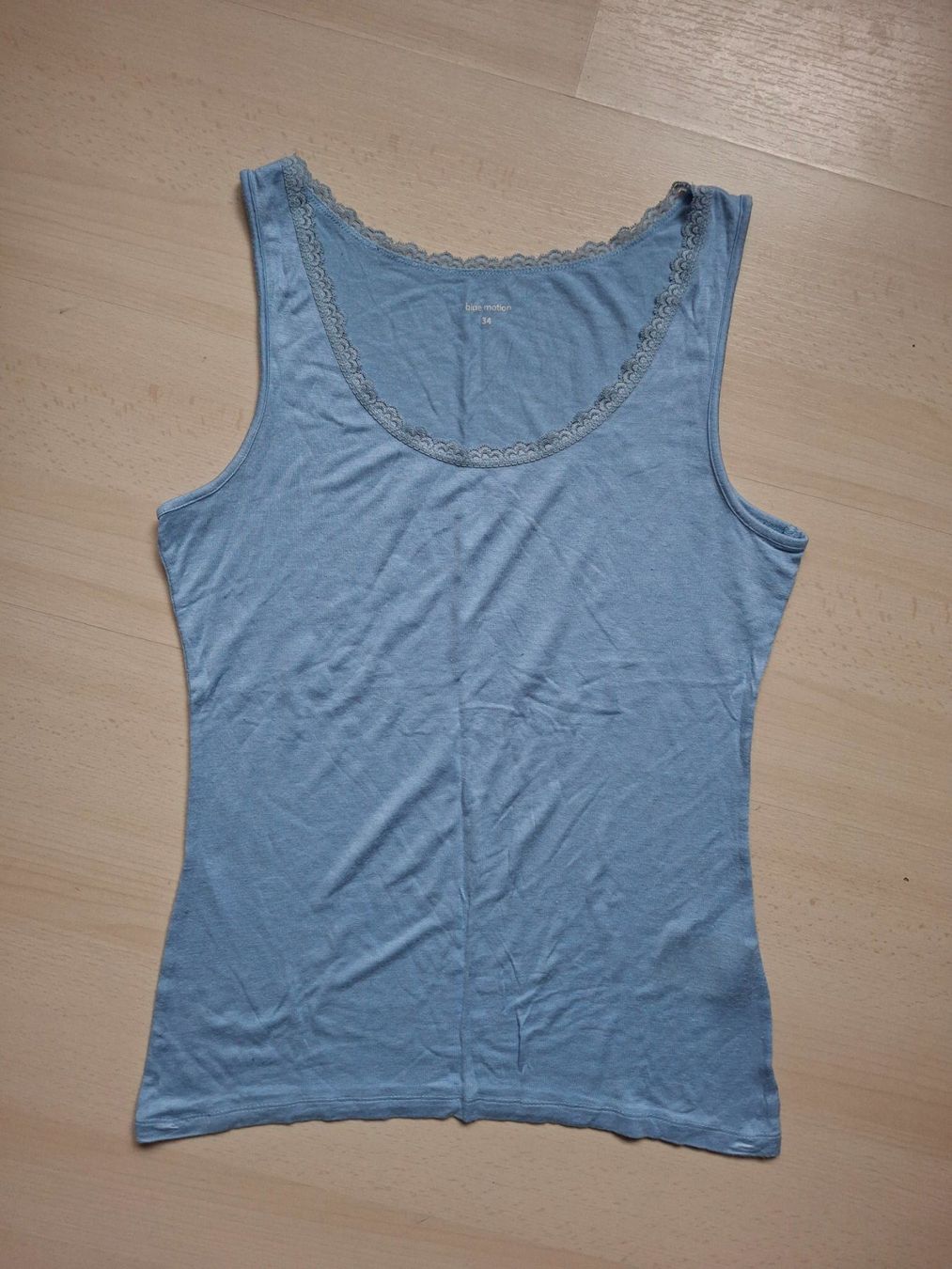 Tops: Top hellblau mit Spitze – Gebraucht aus Walterswil SO von Mama_noel