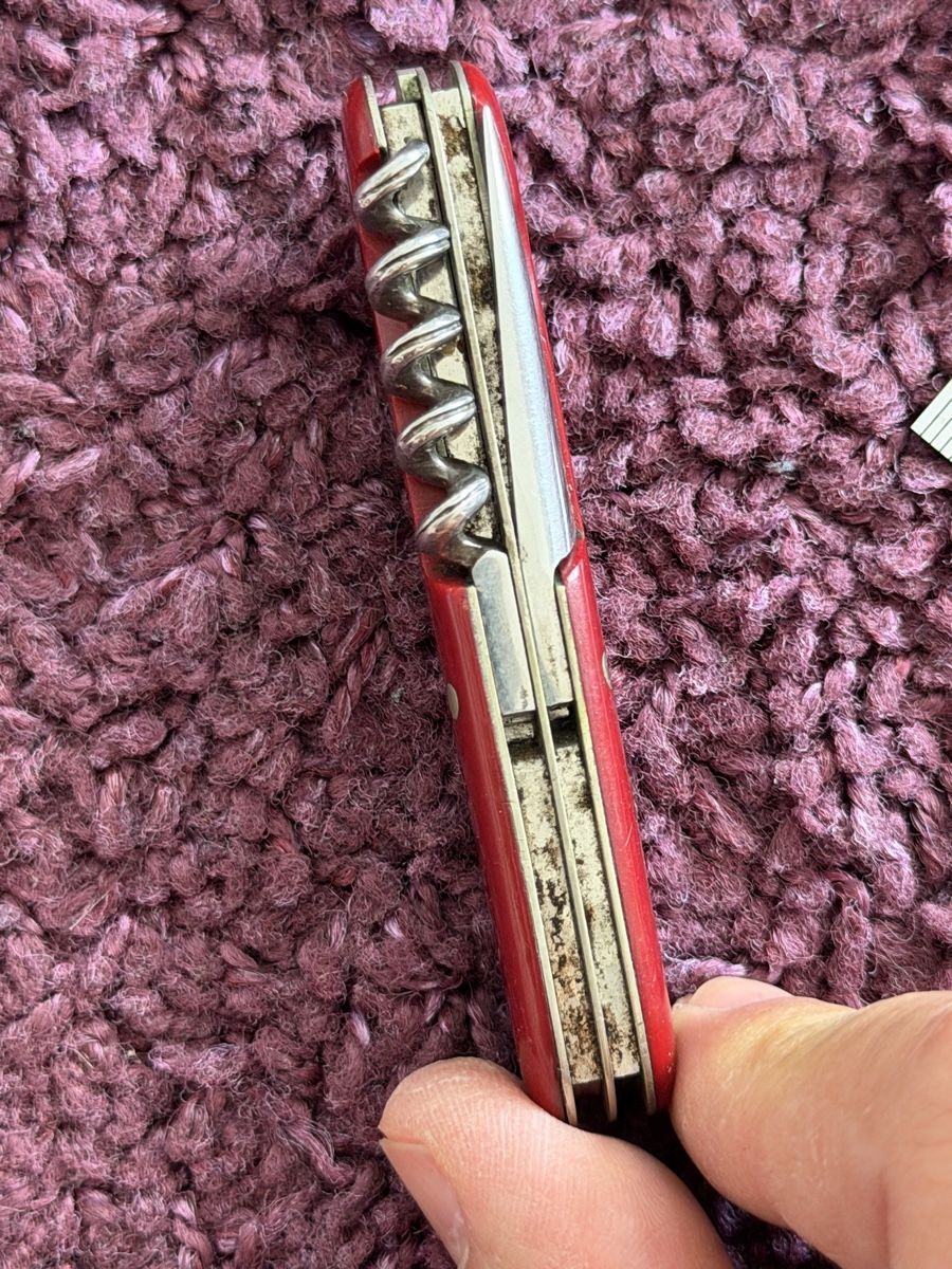 Taschenmesser: Taschenmesser rot Elsener Schwyz  – Defekt aus Lyss von nekoreh 9