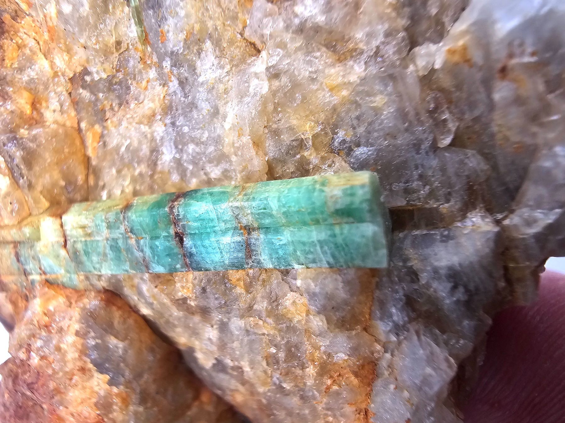 Minerali & Pietre curative: Beryl (Var: Emerald), Quartz – Usato da Figino venduto da panshop 3