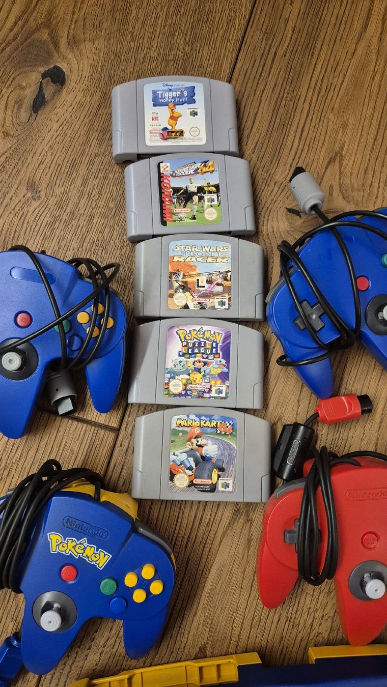 Nintendo Konsolen: Nintendo 64 Pikachu Edition Konsole mit Spielen & Controller – Gebraucht aus Busswil TG von one123 1