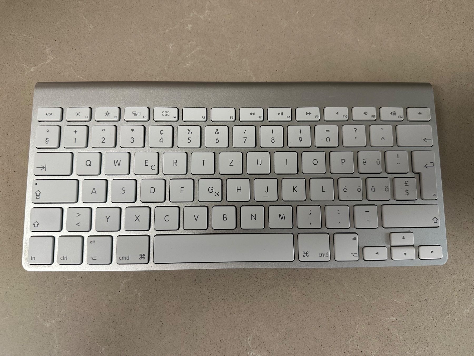 Apple Tastaturen: ⌨️ Apple Magic Keyboard – Schweizer QWERTZ Layout | Kabellos – Defekt aus Weggis von Gore01