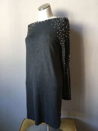 Robe en maille grise ornée de perles - taille S