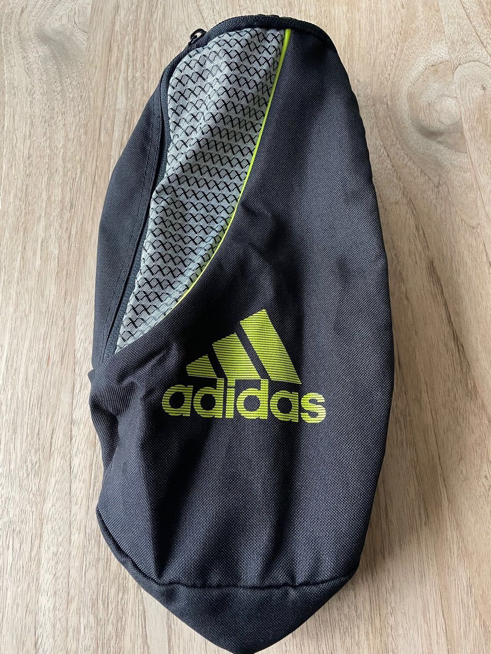 Adidas Borse: Sportschuhbeutel Adidas – Usato da Romanshorn venduto da Eileen97