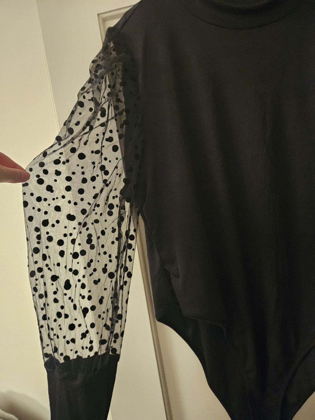 Shein Tops: body noire – Neu und originalverpackt aus Savigny von vei_8t66