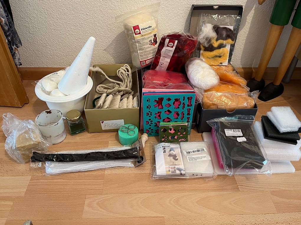 Kit bricolage: Divere Artikel zum Filzen – Nuovo (secondo la descrizione) da Therwil venduto da Mautzerli