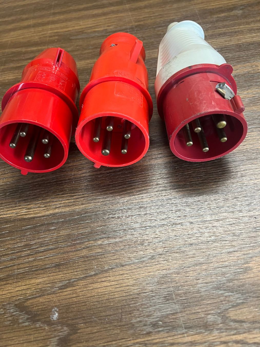 Fiches d'alim.: Stecker 400V-6  32A – D'occasion à Inkwil par Edylive 1