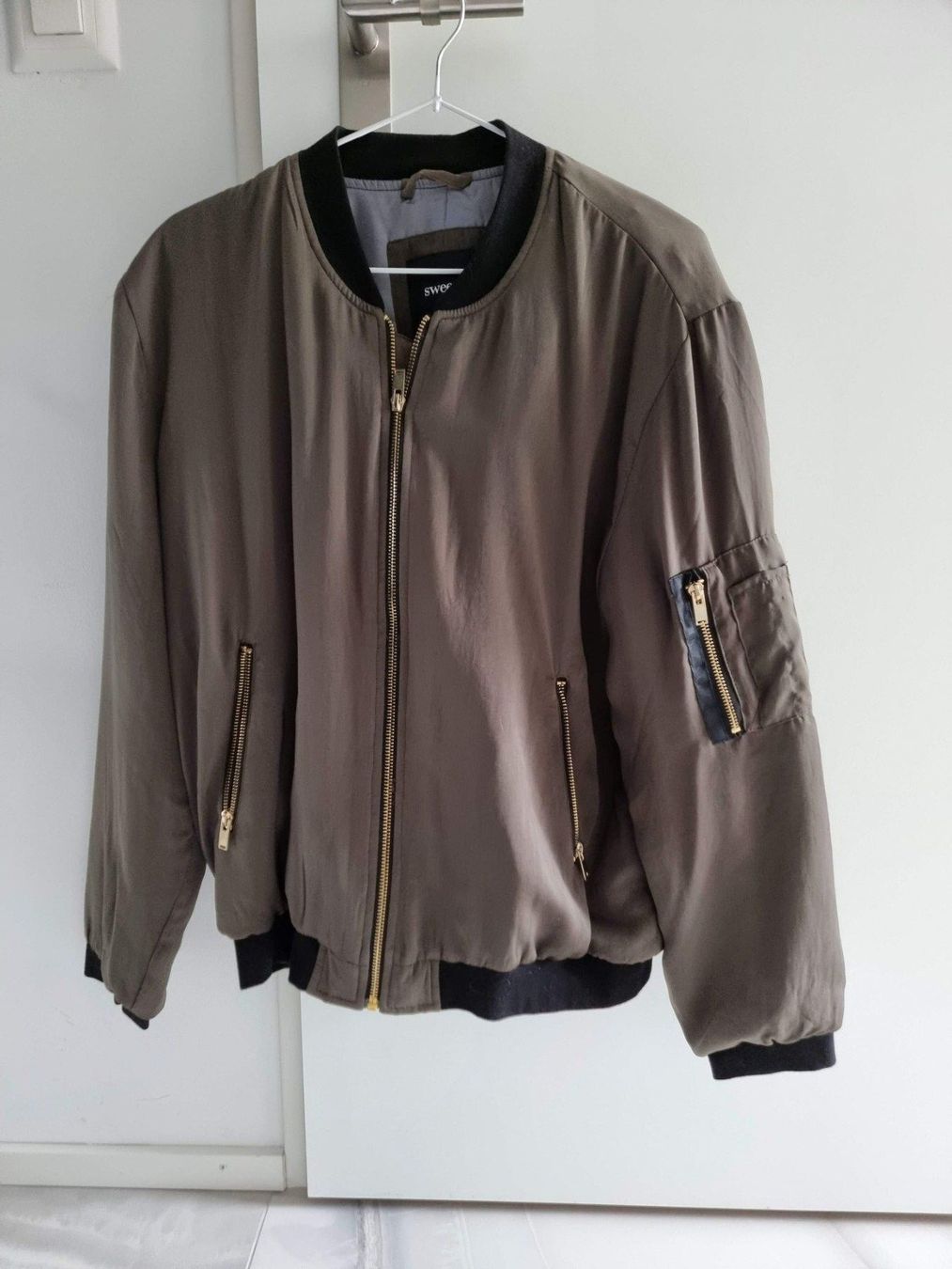 Giacche: sweewe Paris Bomber Jacket – Usato da Zürich venduto da TrueTrade