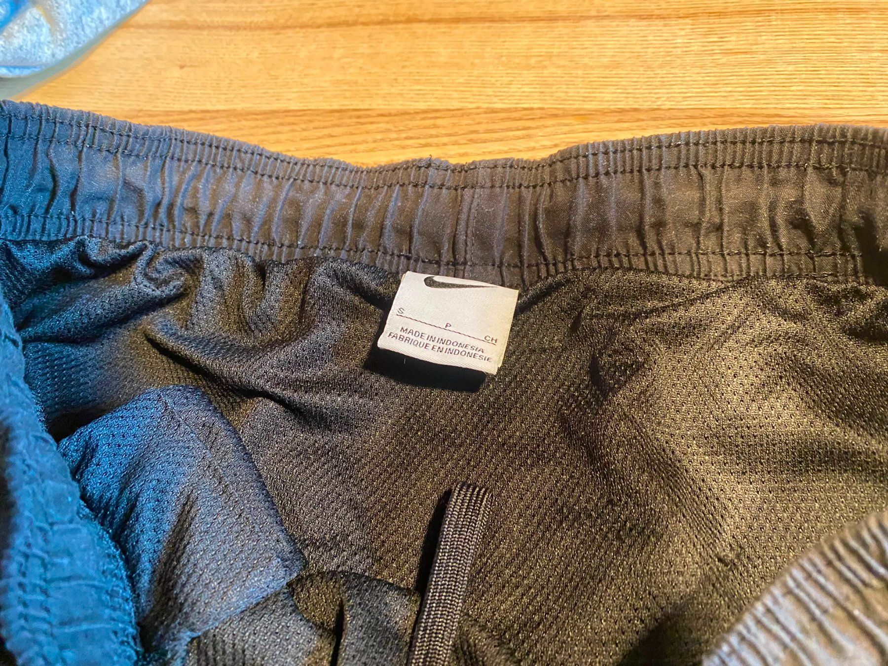 Nike Lotti di vestiti: 4-teiliges Paket Nike Herrenkleider Gr. S – Usato da Röschenz venduto da Tashroal 8