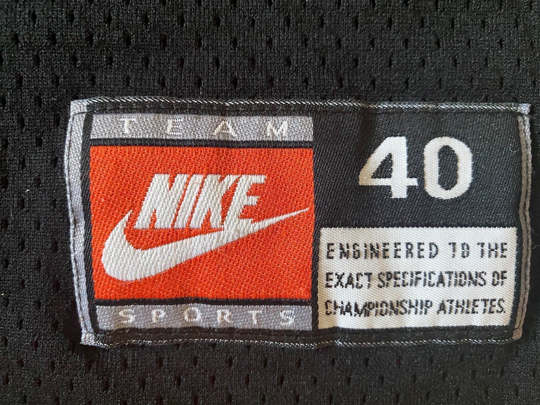 Nike Canottiere & Pantaloni: Trikot Cincinnati Bearcats #25 NCAA – Usato da Fällanden venduto da BasilFawlty 3