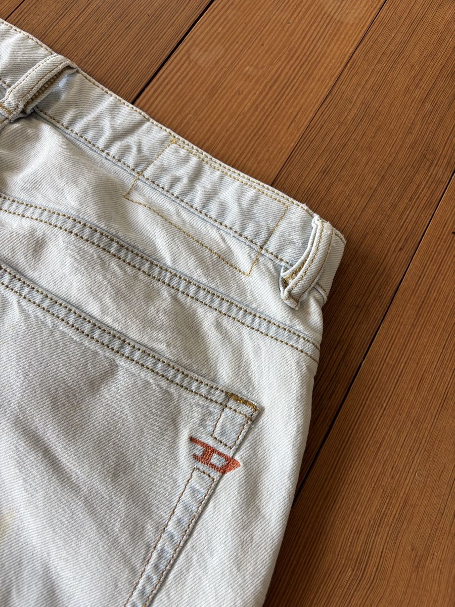 Diesel Jeans: Diesel Jeans hellblau mit Muster Design  – Gebraucht aus Adliswil von mikkital 4