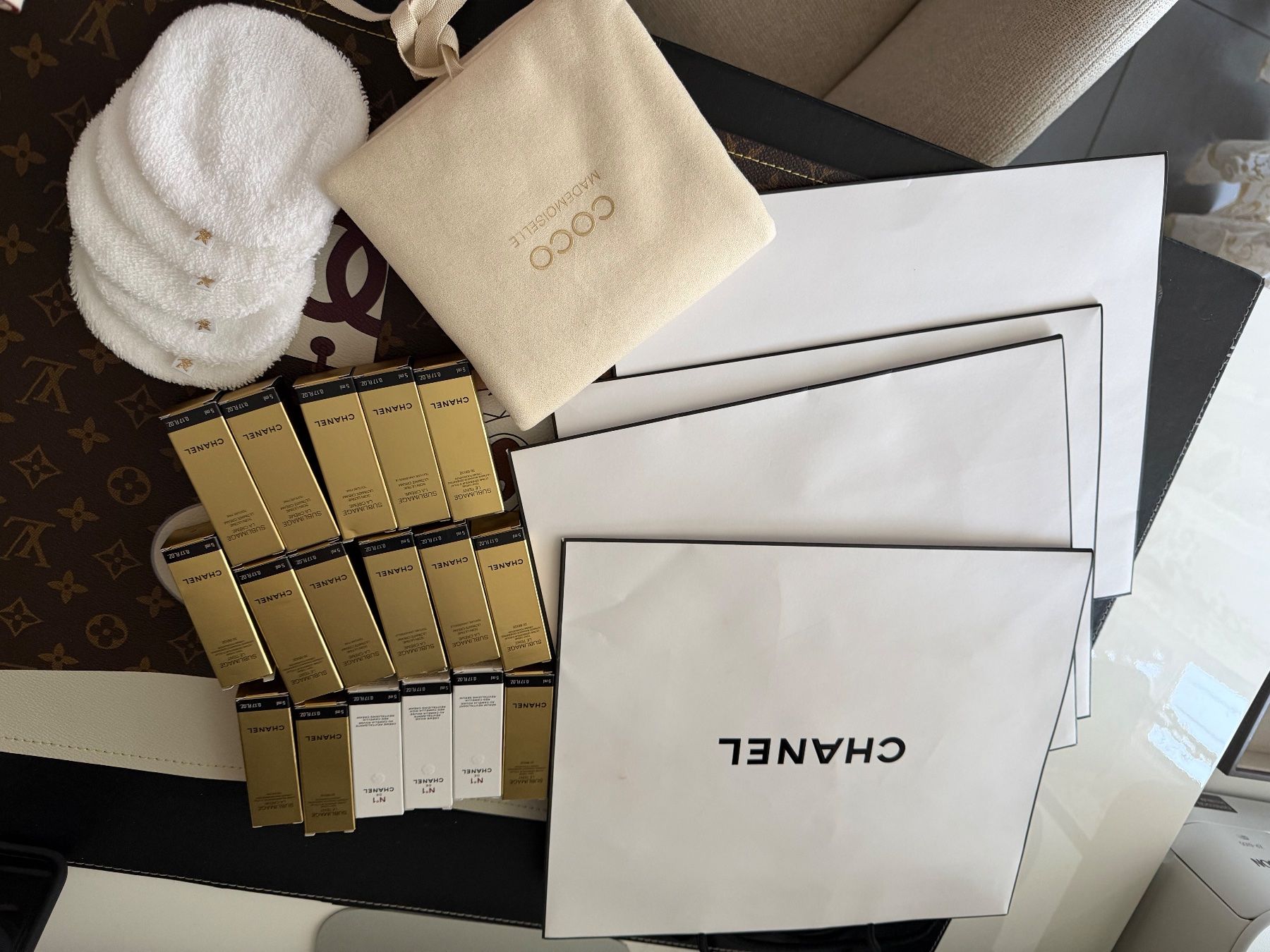 Chanel Custodie per cosmetici: Chanel vip Tasche mit verschiedenen Muster – Nuovo e nell'imballaggio originale da Allschwil venduto da Figidindia