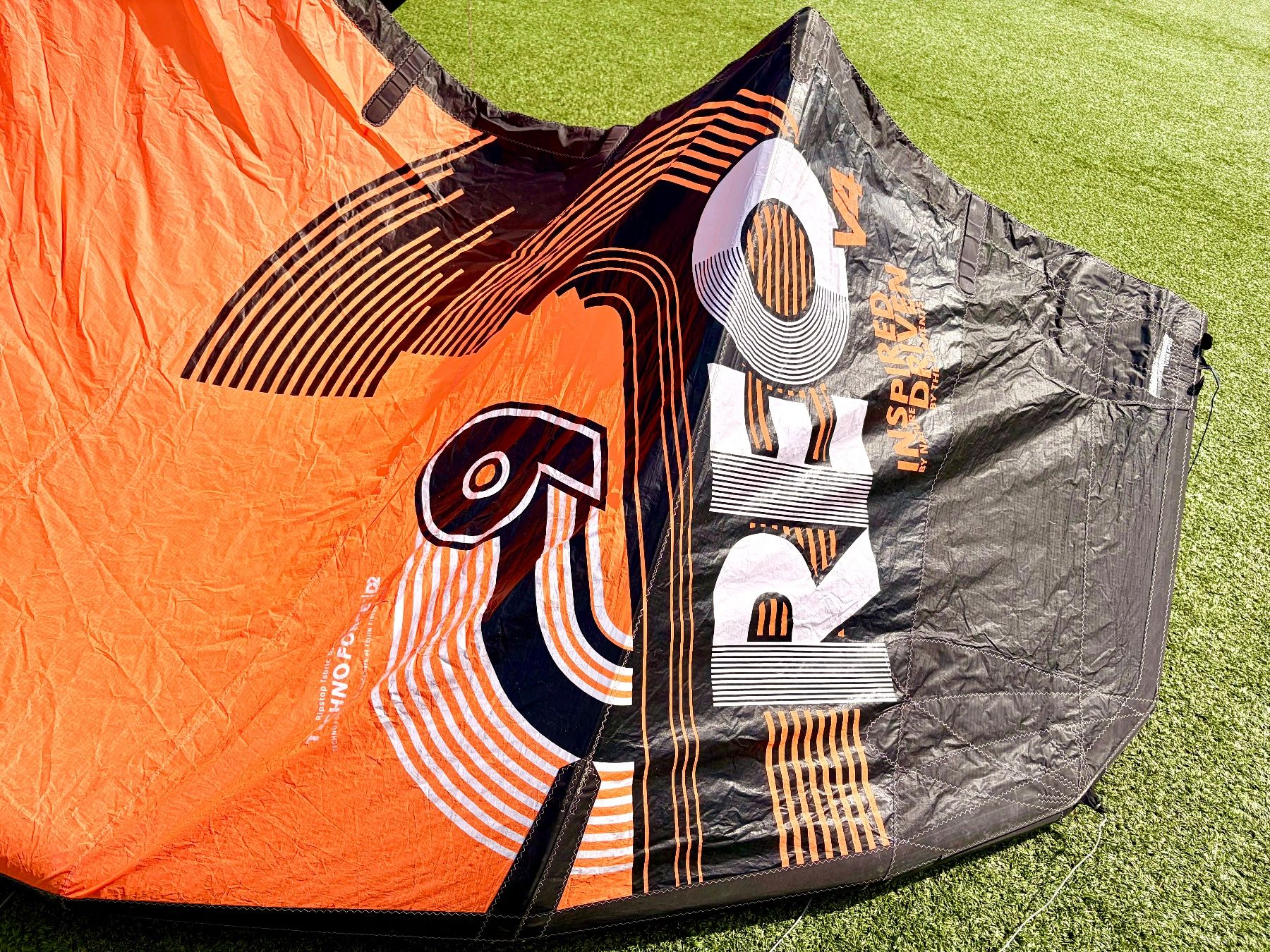 Ozone Aquilone: Kite OZONE REO V4 in 9m2 – Usato da Richterswil venduto da Traemlis