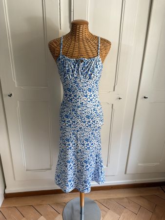 Kleid weiss-blau geblümt 34