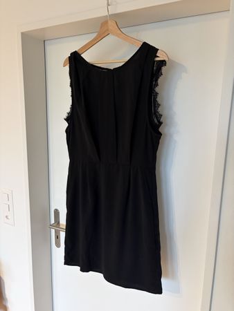 Kleid von mbyM in Schwarz mit Spitzenbesatz Grösse M