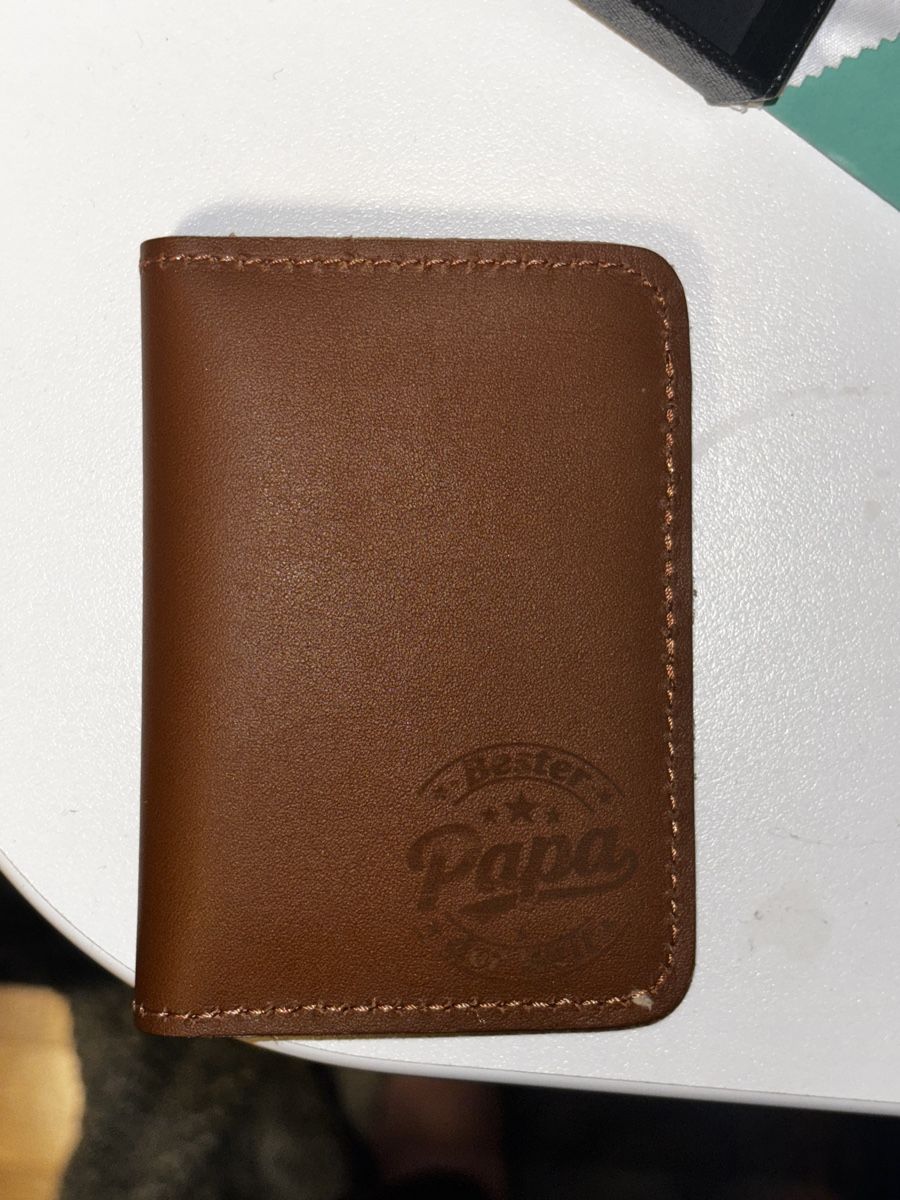 Portafogli: Kartenetui Leder braun mit Gravur "Bester Papa" neu – Nuovo e nell'imballaggio originale da Zürich venduto da Dodola 1