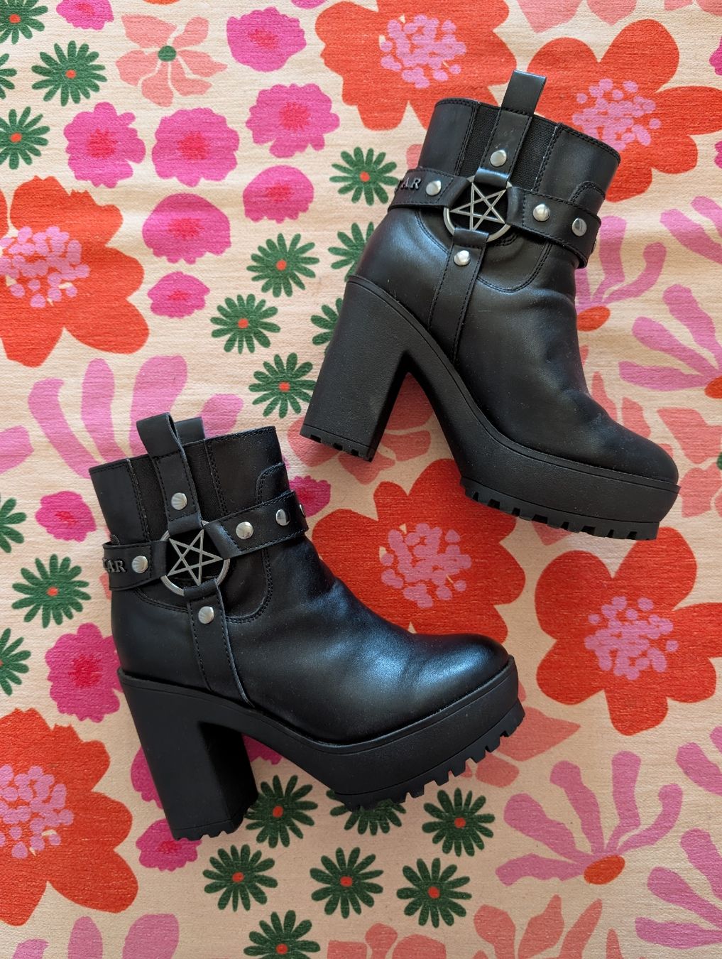 Killstar Damenschuhe: Bottines à plateforme Killstar - Winona western boots – Neu (gemäss Beschreibung) aus Lausanne von van_y8sq 1