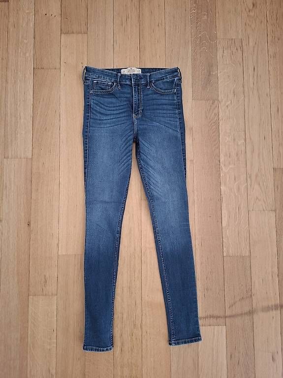 Hollister Jeans: Hollister Jeans – Usato da Root D4 venduto da DMA02 1