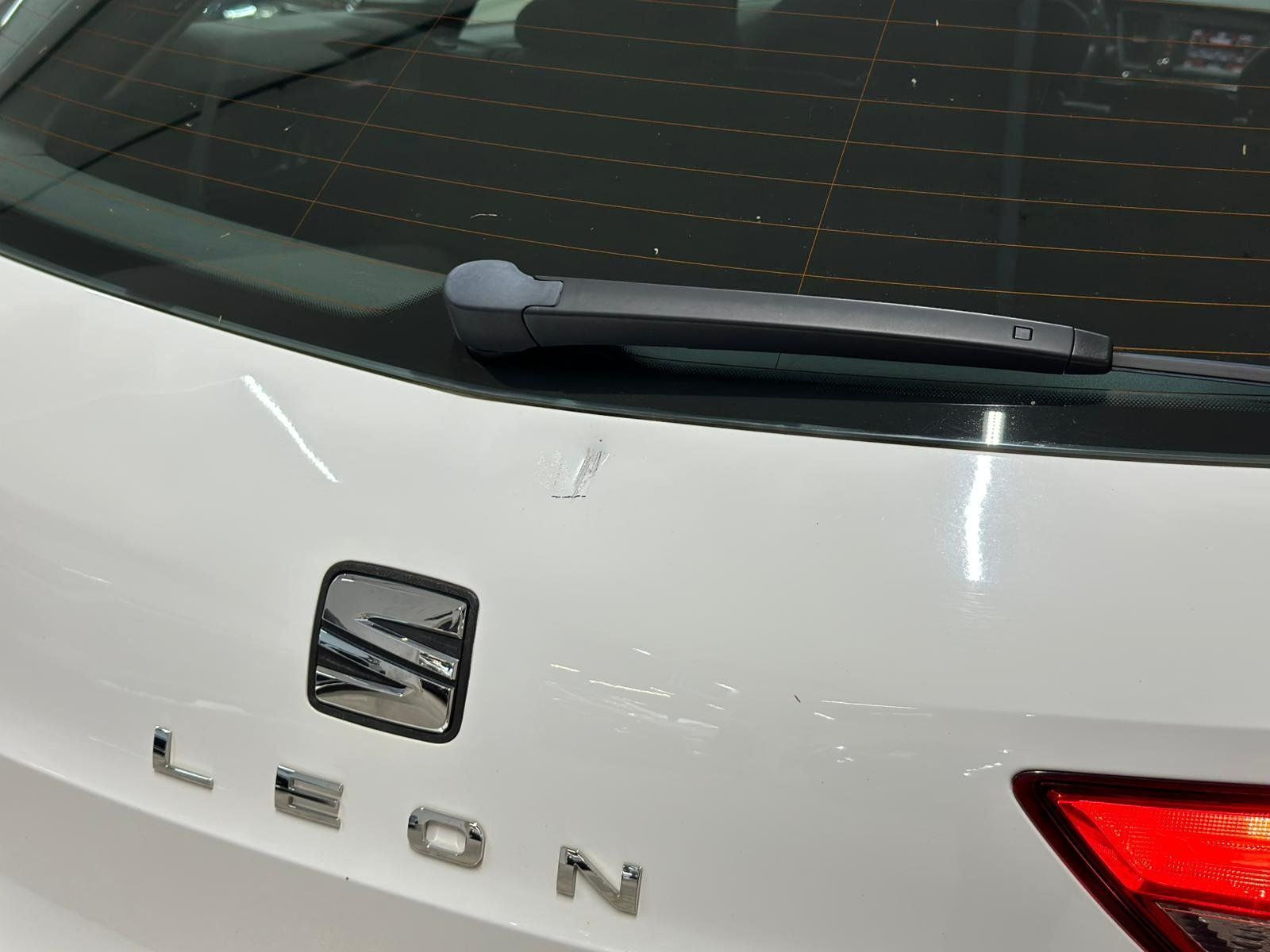 Seat Automobili: SEAT Leon ST 1.6 TDI Style 4Drive – Usato da Aclens venduto da sobacopeludo 3
