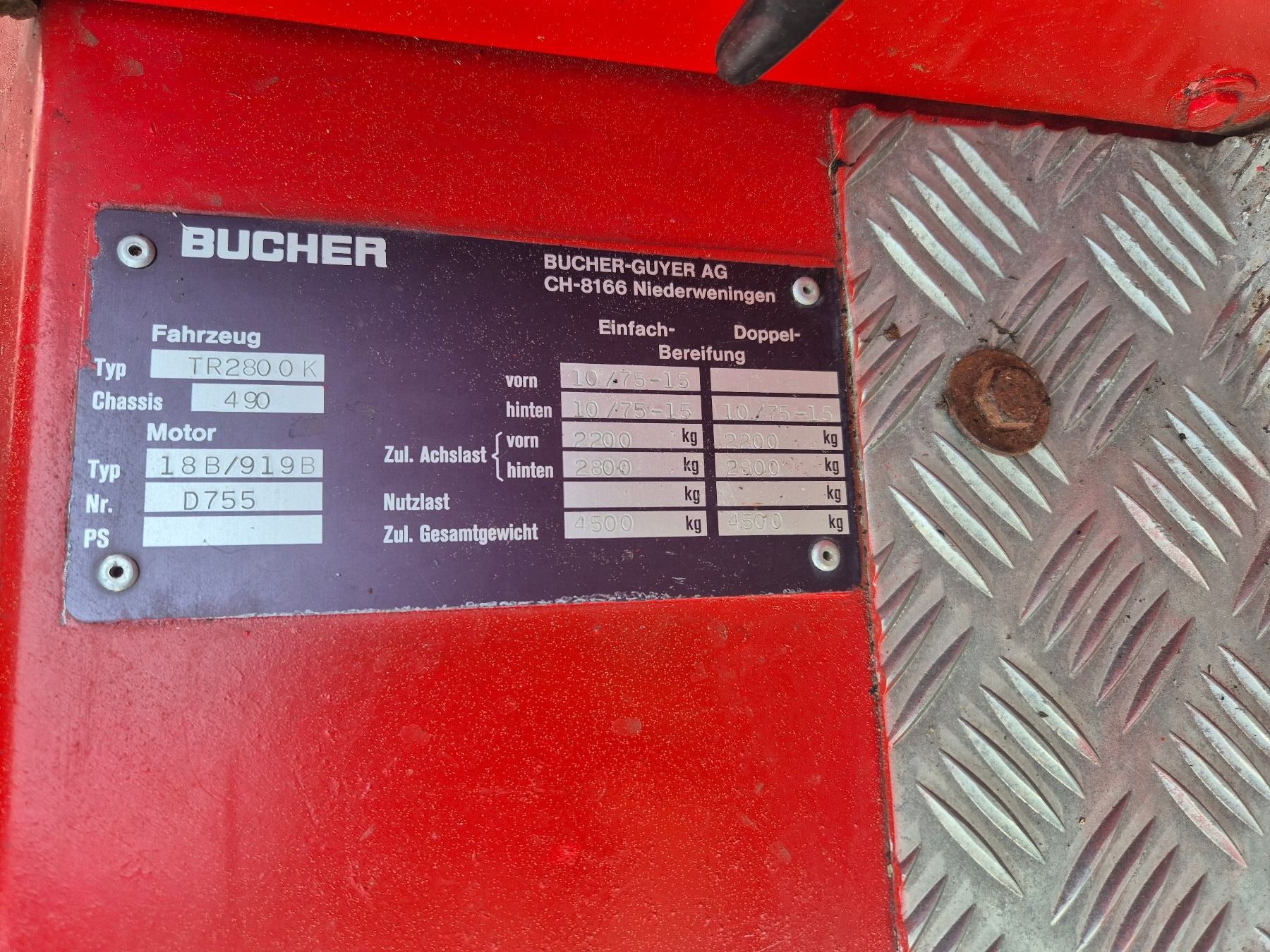Bucher Tracteurs: Bucher TR 2800 mit Ladegerät – D'occasion à Kandergrund par 07071963 7
