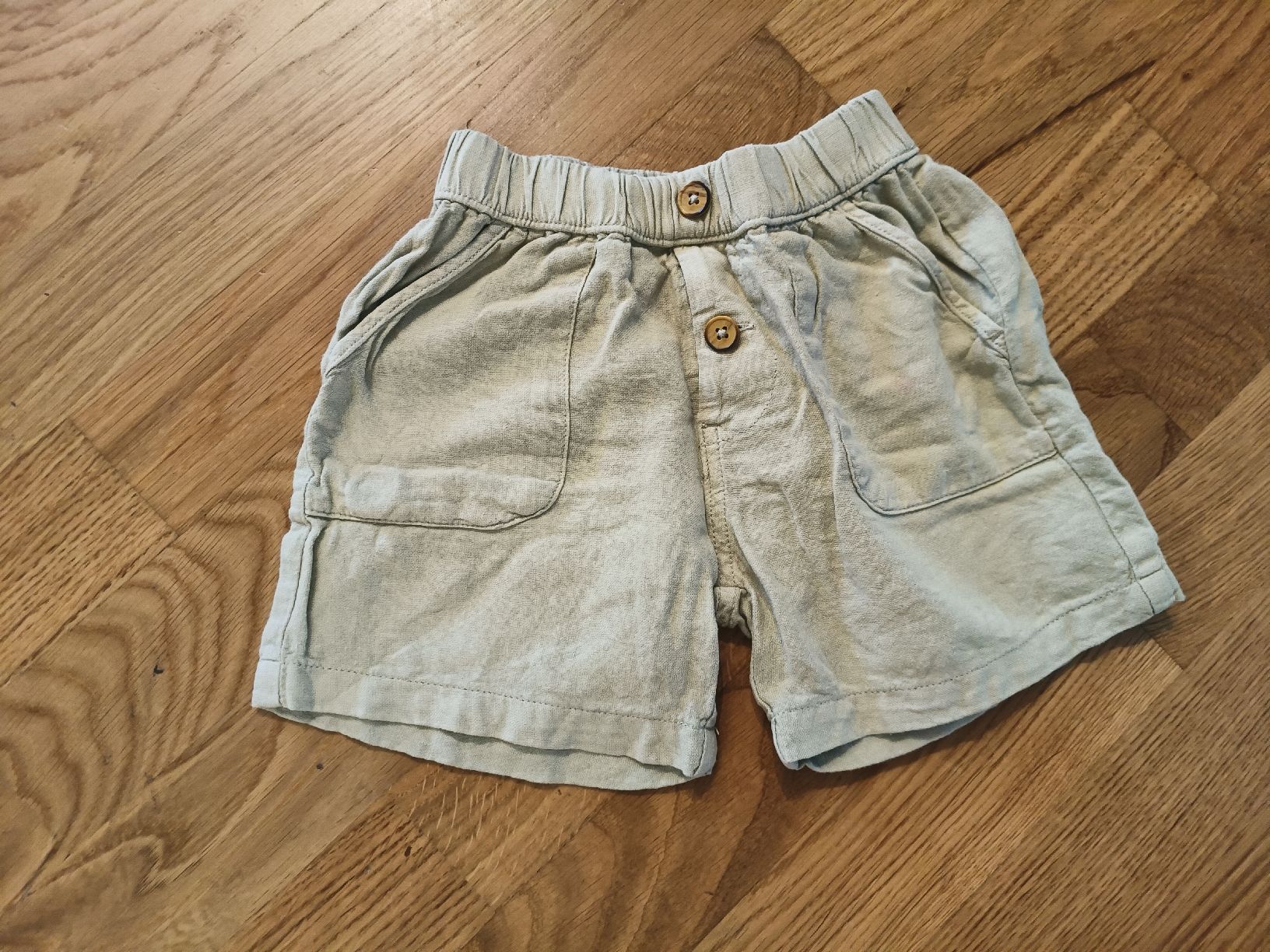 Zara Pantaloni: Leinen Zara shorts 110 – Usato da Muri AG venduto da Mupuputs