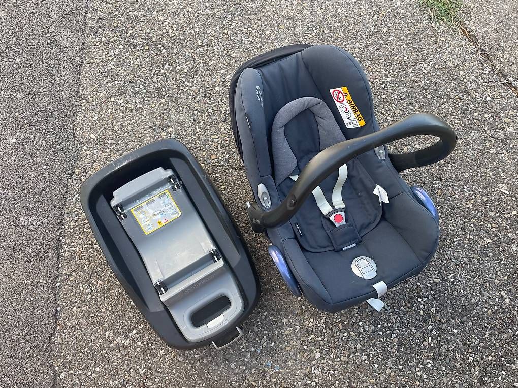 Maxi-Cosi Seggiolini per auto: Maxi-Cosi CabrioFix Essential Graphite inkl. ISOFIX-Basis – Usato da Buchberg venduto da dinu000