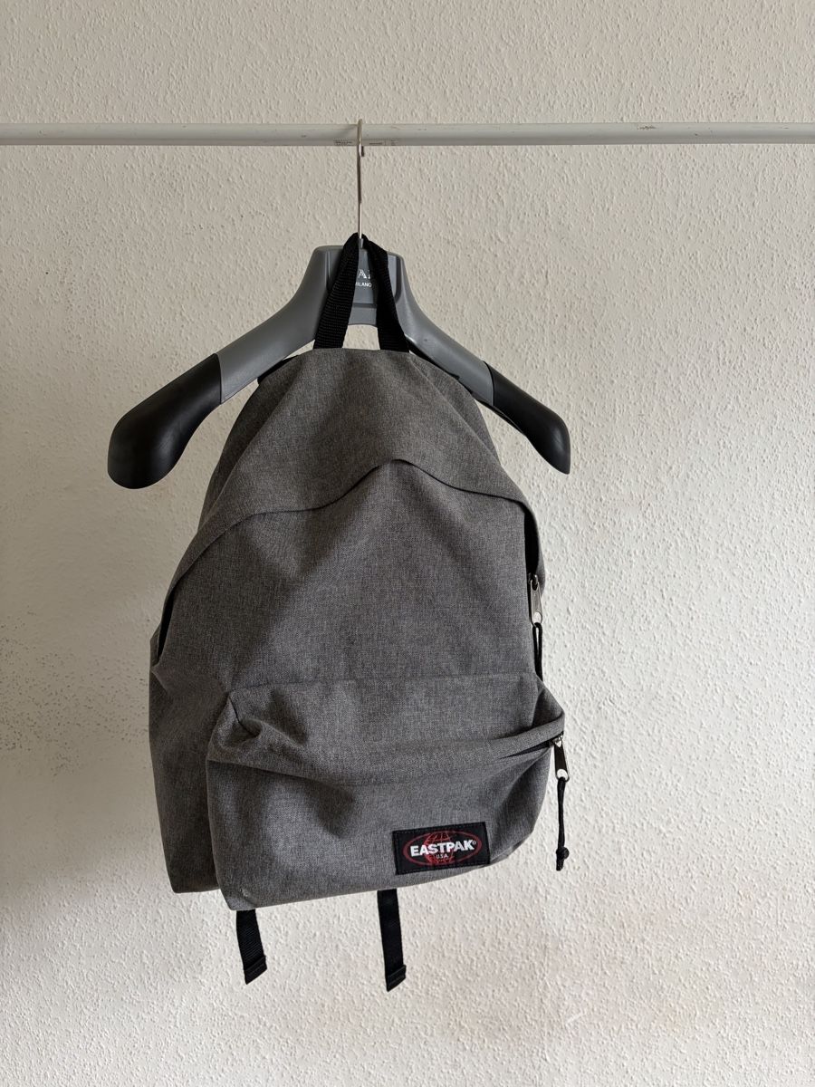 Eastpak Zaini: Eastpak Rucksack Grau Backpack Schule Freizeit – Usato da Zürich venduto da mat_bcg2