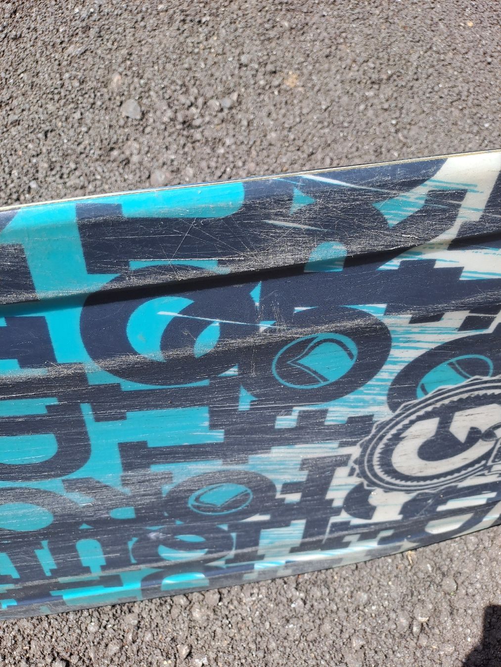 Tavole da surf e di nuoto: Altes Wakeboard für Kinder – Difettoso da Meinisberg venduto da estahawai 6