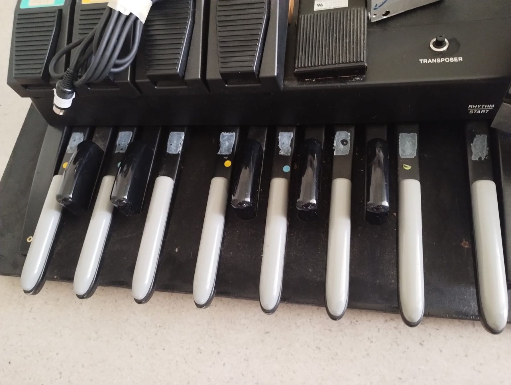 Instruments de musique: Technics MIDI-Fusscontroller / Basspedal-Board mit Licht – D'occasion à Weisslingen par Dmusikus 7