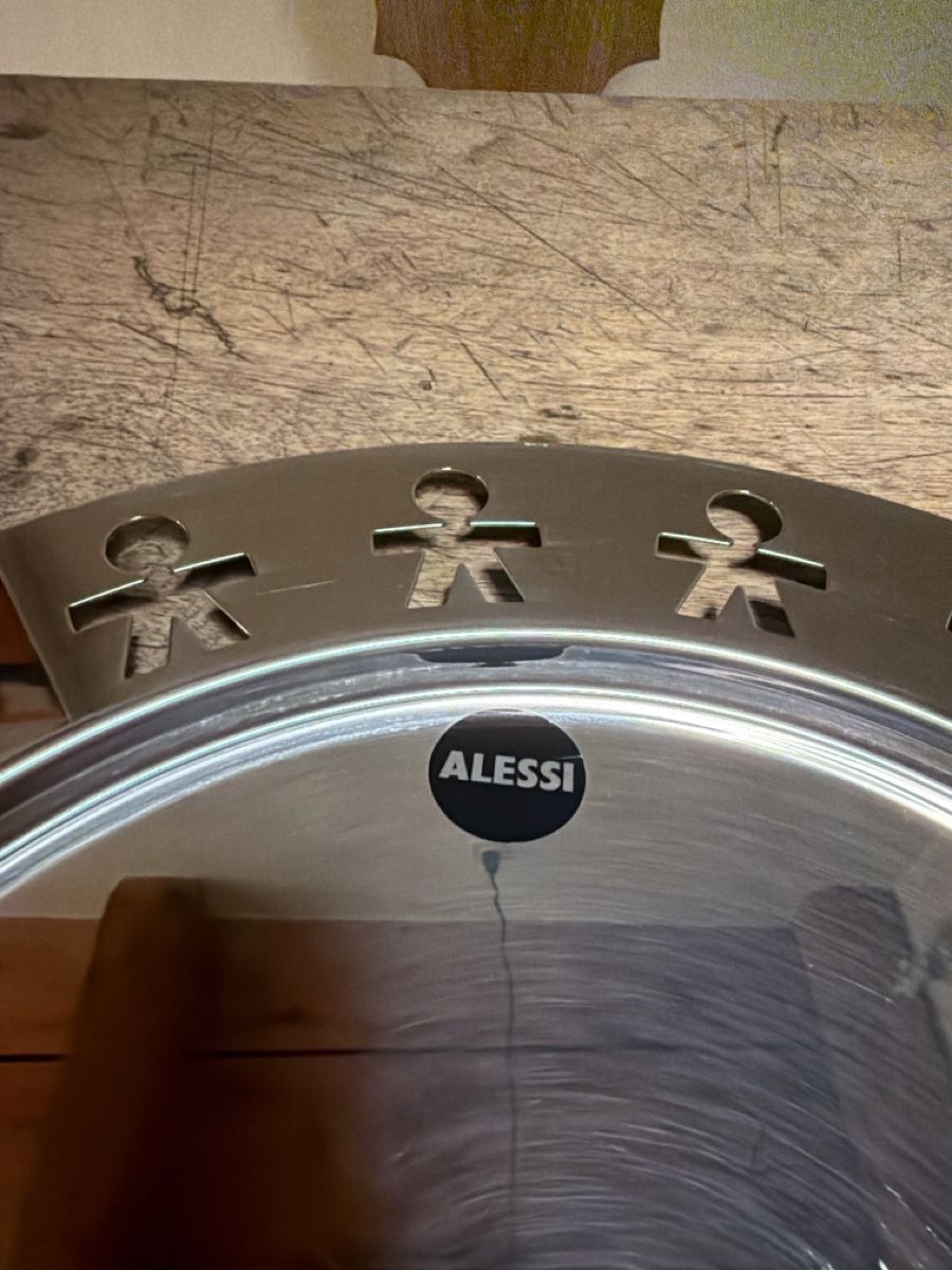 Alessi Piatti di portata: Alessi Platte mit Figuren, Edelstahl, Durchmesser 40cm – Usato da Zuoz venduto da Grr1974 1