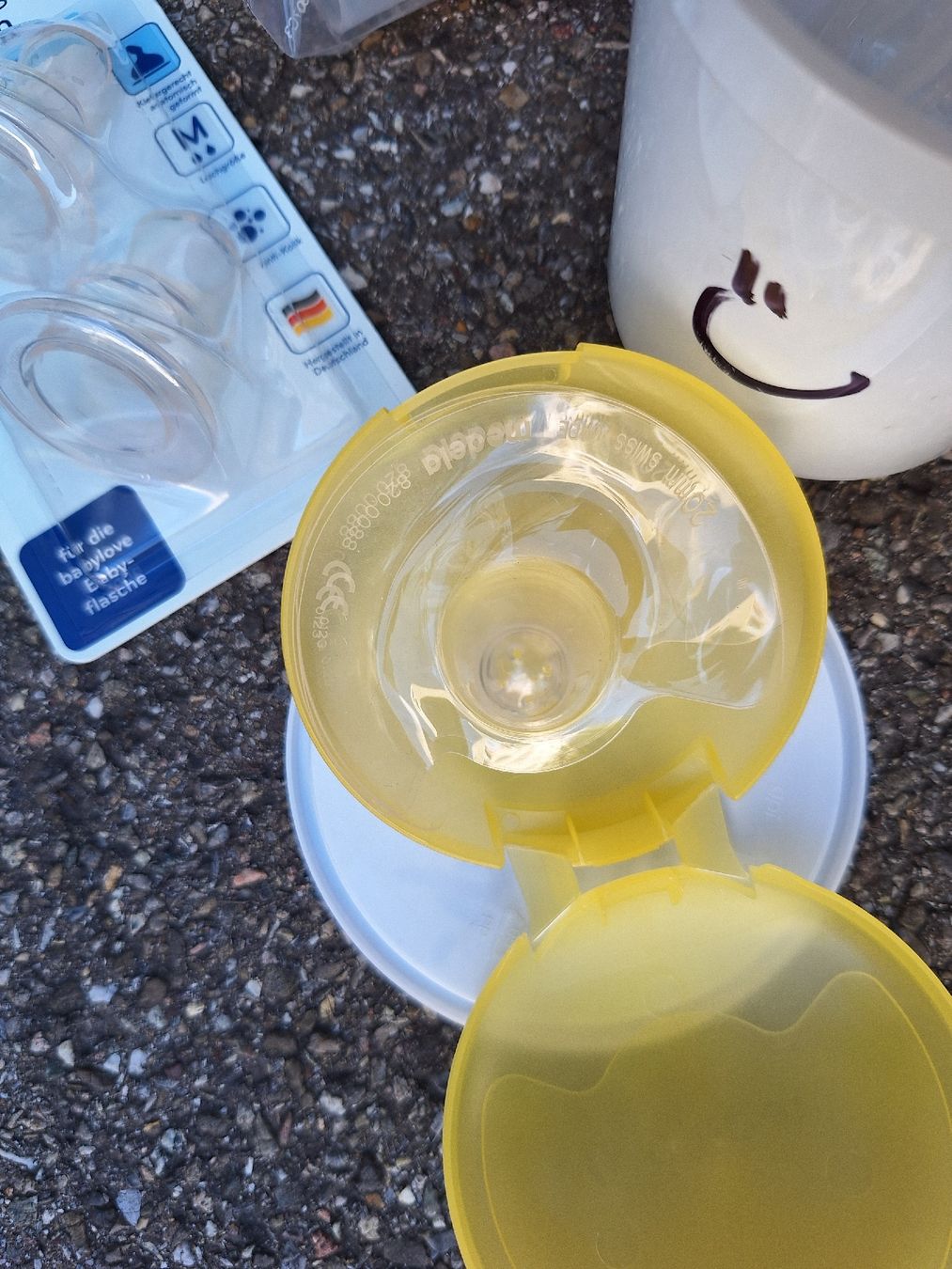 Medela Baby-Mahlzeiten: Stillpumpe inklusive viel Zubehör – Gebraucht aus Basel von Svidovic 4